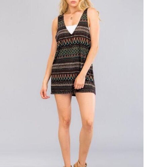 Women's Casual Geometric design multi colored V Neck tank top - Picture 2 of 6